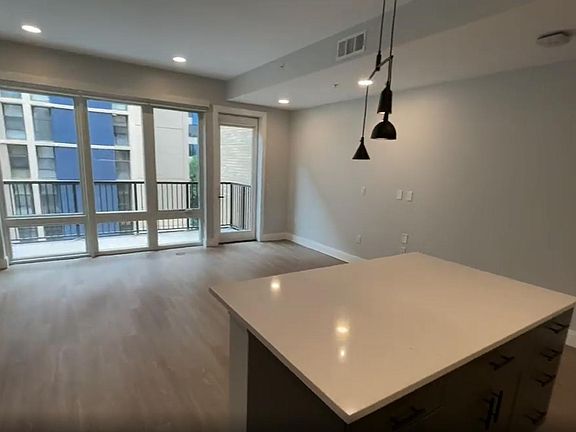 4th image of 1801 Market St #522