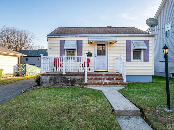 12 Thomas Pl, Parlin, NJ 08859