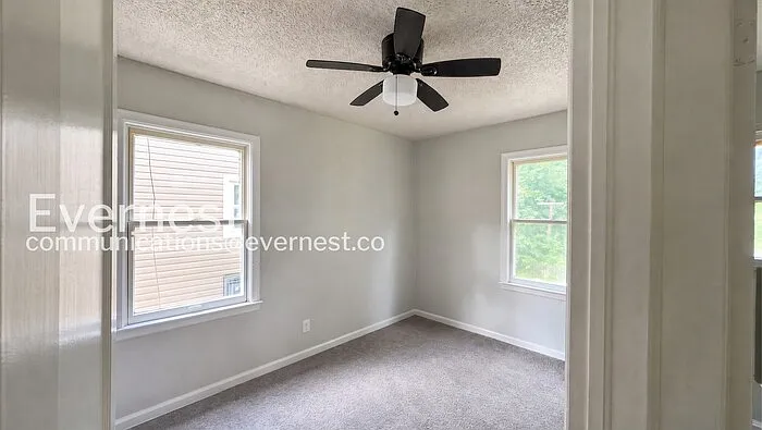 2833 Van Brunt Blvd — Photo 7