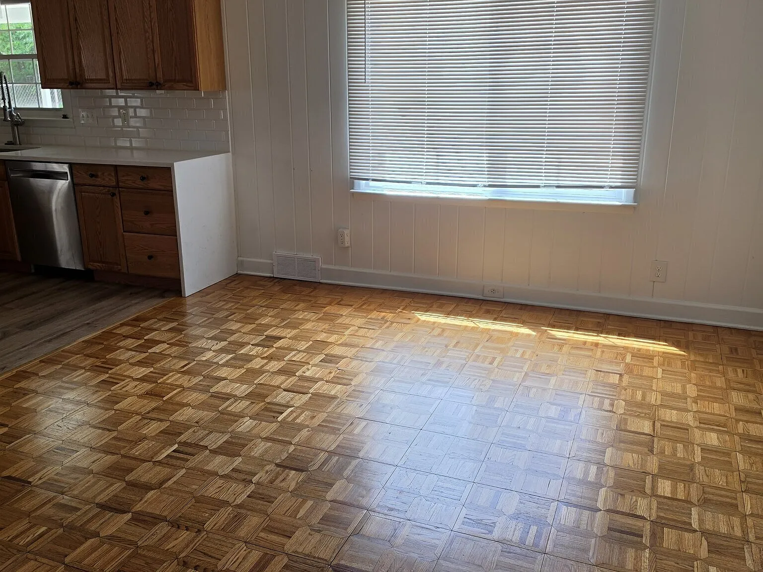 3 bed, 2696 sqft, $2,000 — Photo 3