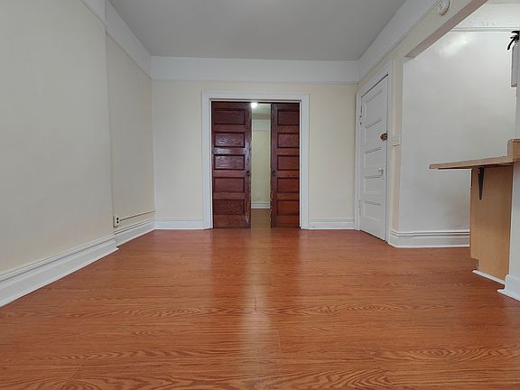 3rd image of 2239 Chatterton Ave Floor 2