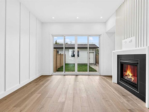 5th image of 1119 NE Regal Cres NE