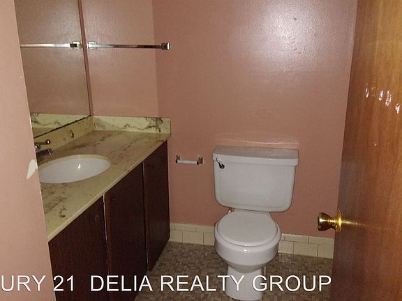 5th image of 305 Green Briar St APT 34
