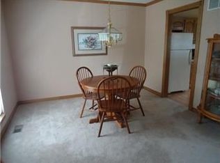 1386 S Brentwood Dr, Olathe, KS 66062