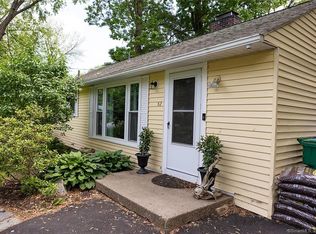 52 Cottage Grove Cir, Bloomfield, CT 06002