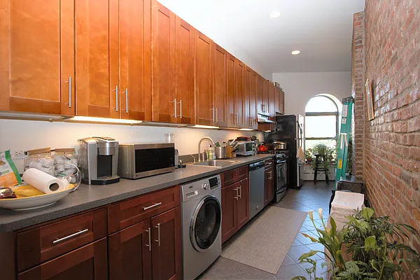 Rented by R New York | media 25