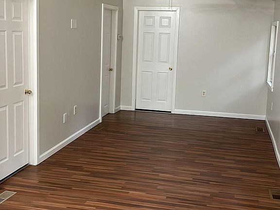 3rd image of 28 Phlox St