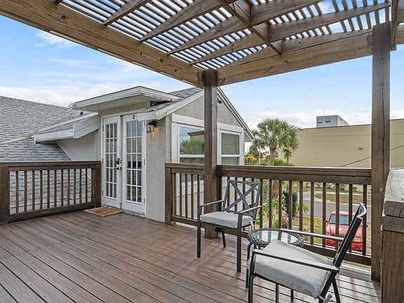 Unit 2 Private deck and entrance