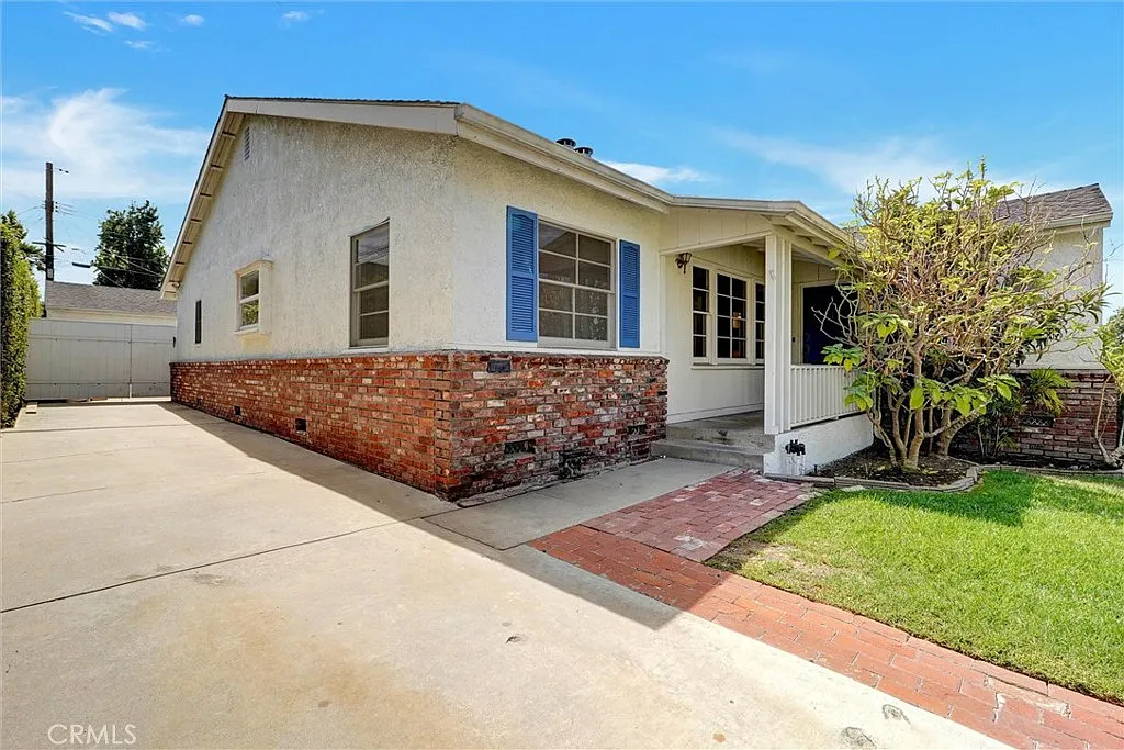 3 bed, 2.5 bath, 1885 sqft, $6,000 — Photo 3