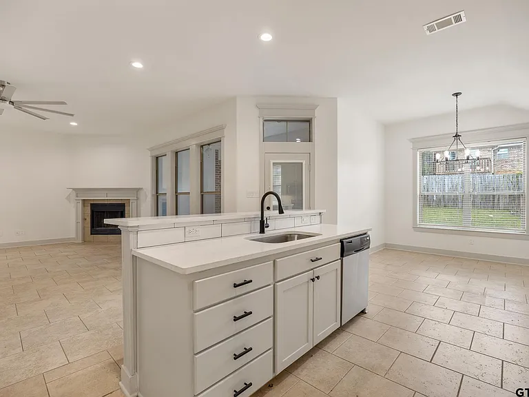 7343 Rockpoint Ln — Photo 13