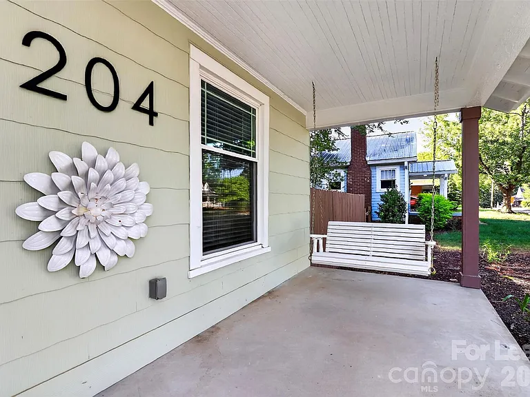 204 E McNeely Ave — Photo 41
