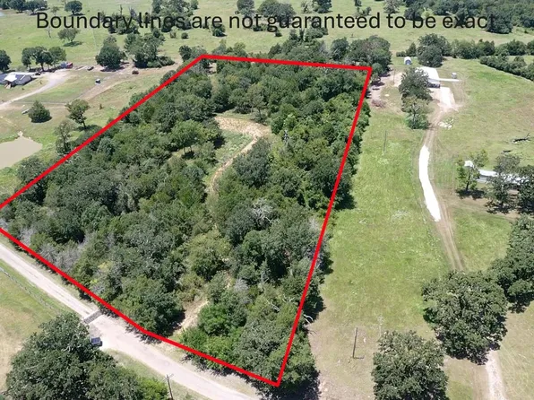 1224 S State St, Madisonville, TX 77864