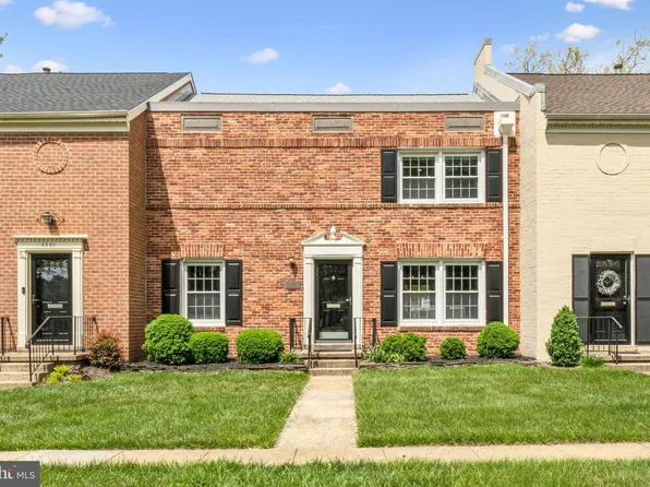 8248 Carrleigh Pkwy, Springfield, VA 22152