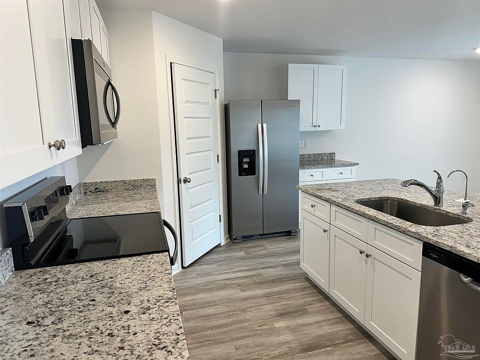2nd image of 300 W Gray Owl Dr