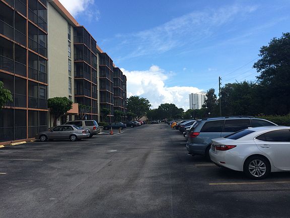 4th image of 16950 W Dixie Hwy APT 434