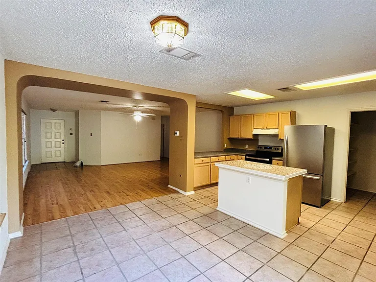 2508 Byfield Dr — Photo 4