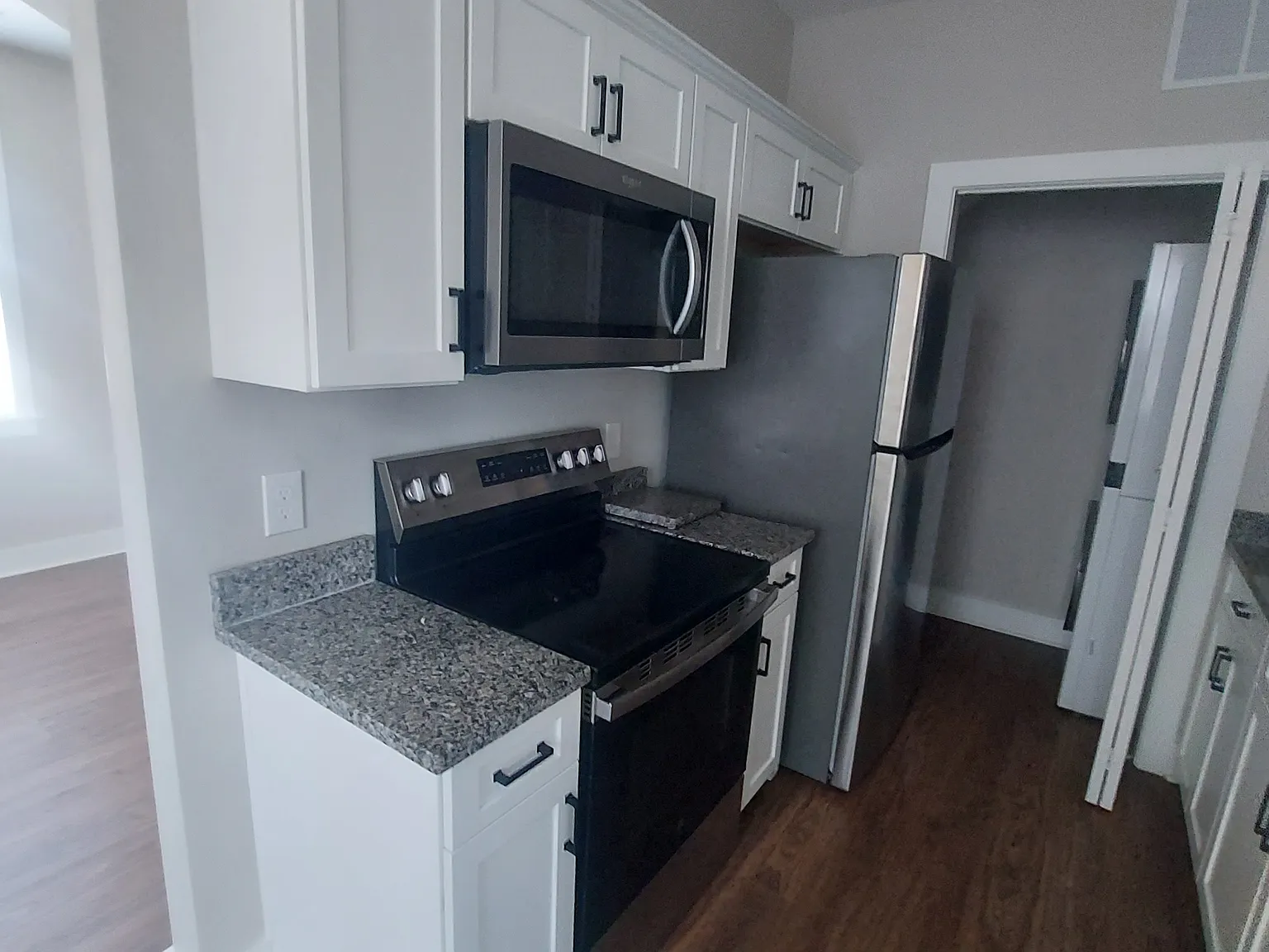 3 bed, 10 sqft, $1,595 — Photo 2