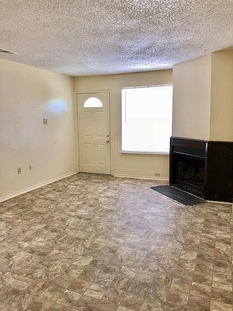 living room w/fireplace