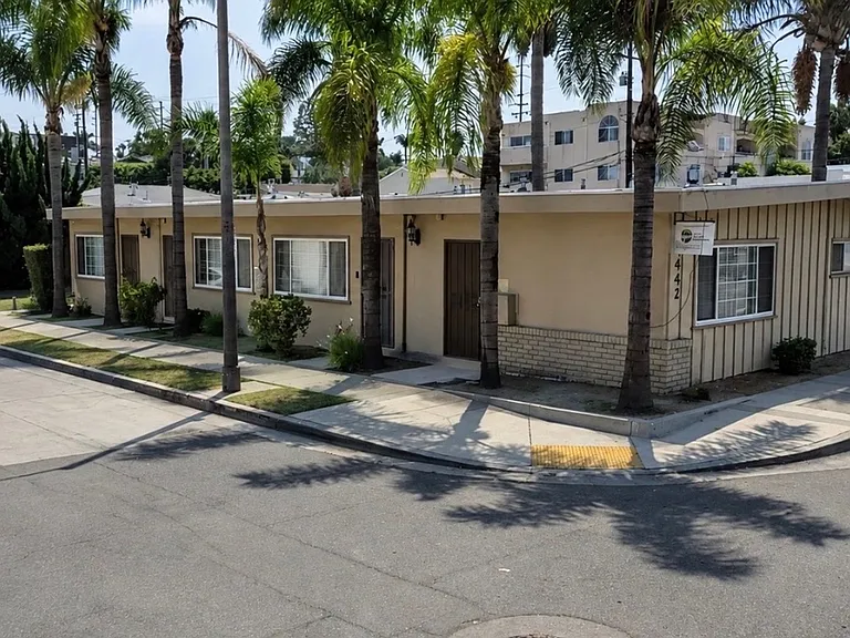 1702 Three Boys Apartments — Photo 1