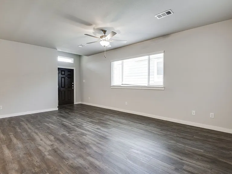 736 Wheatfield Dr — Photo 5