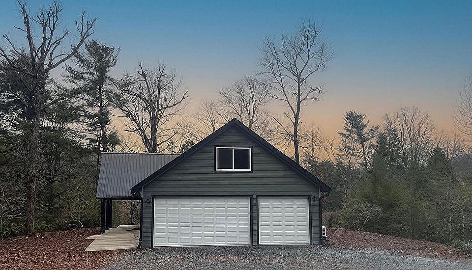 2/2 - 3 car garage- 1.2 acre