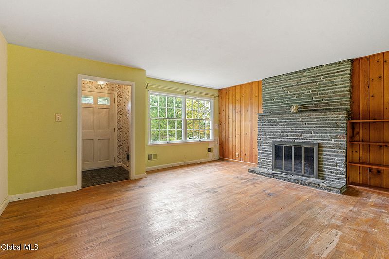 3rd image of 132 Snake Hill Road