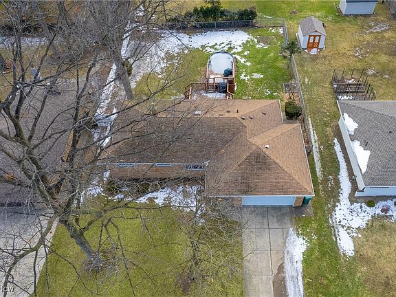 4th image of 1390 Parkview Dr