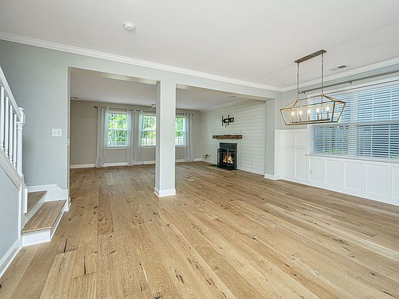 4th image of 210 Carriage Hill Pl