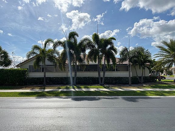 5th image of 1244 SW Briarwood Dr