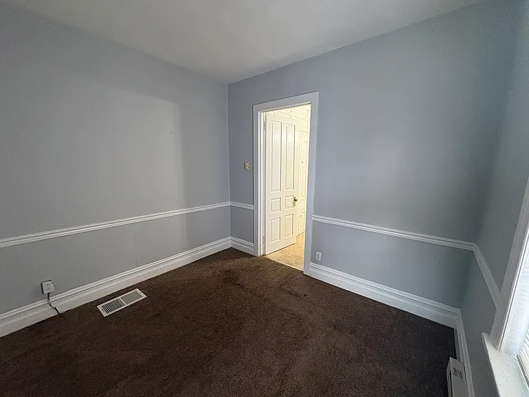 863 Queen Street — Photo 8