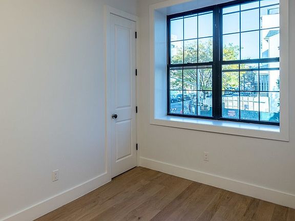 2nd image of 196 Montrose Ave #5N