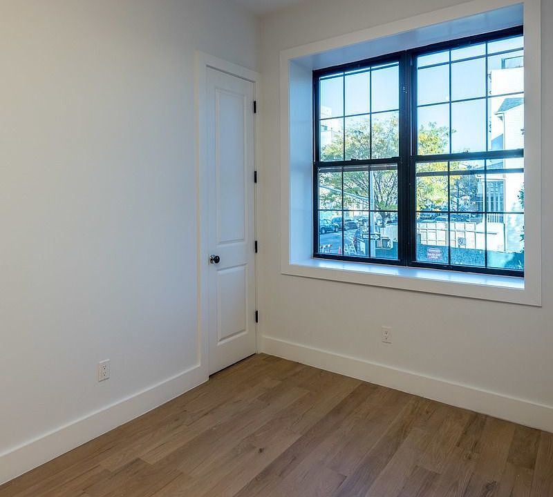 1st image of 196 Montrose Ave APT 3O
