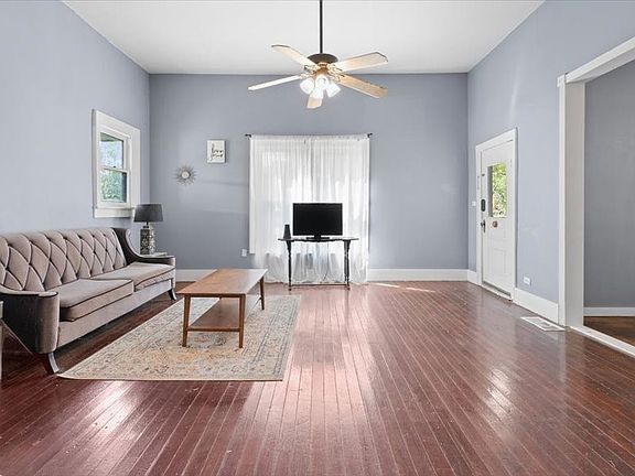 5th image of 809 E Adams St