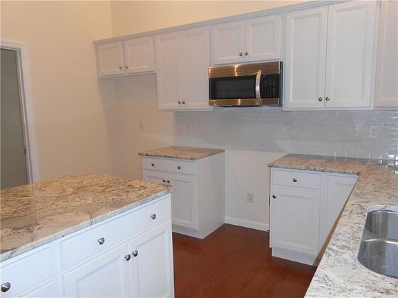 3rd image of 235 Thornwood Dr