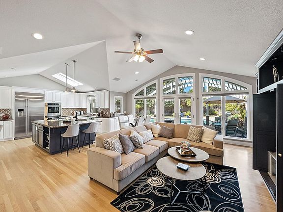 5th image of 1025 Earlington Ct
