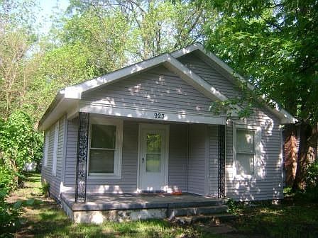 923 N. Hill St.