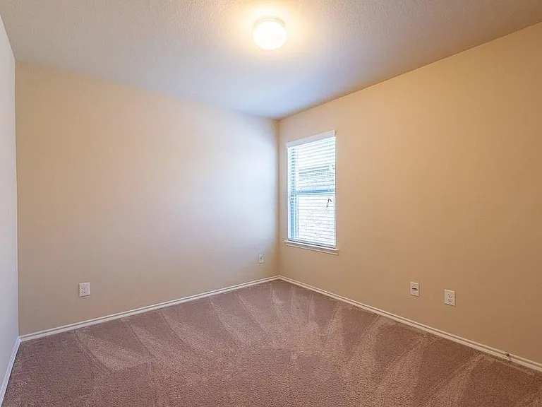 2126 Shady Glen Trl — Photo 10