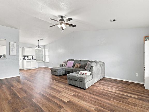 5th image of 2417 Desert Willow Ter