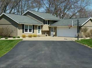 561 Matthews Ct, Oneida, IL 61467