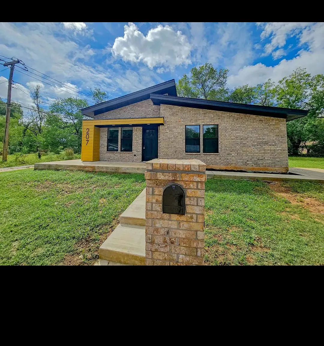 3 bed, 1074 sqft, $1,495 — Photo 1