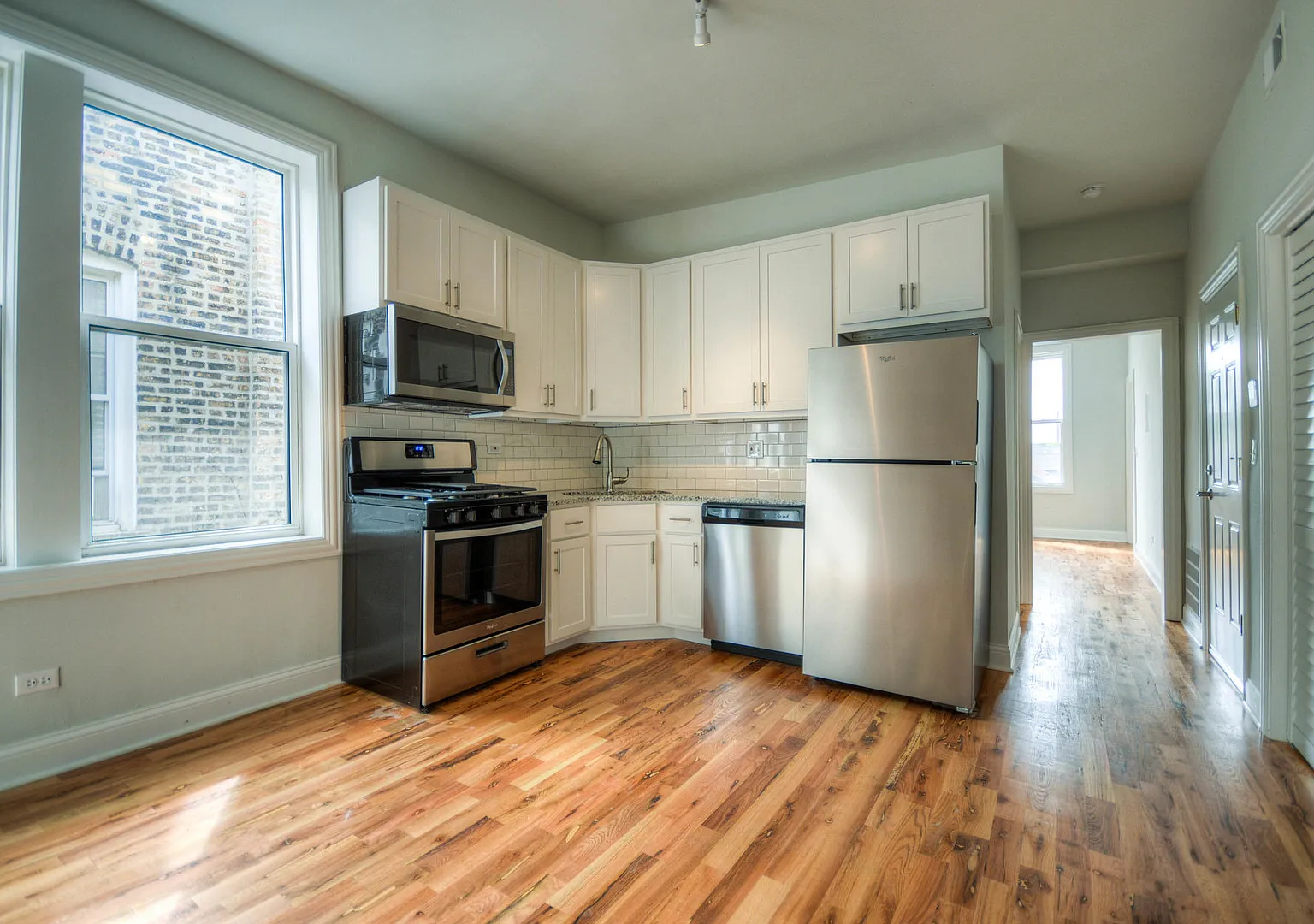 2 bed, 754 sqft, $2,200 — Photo 2