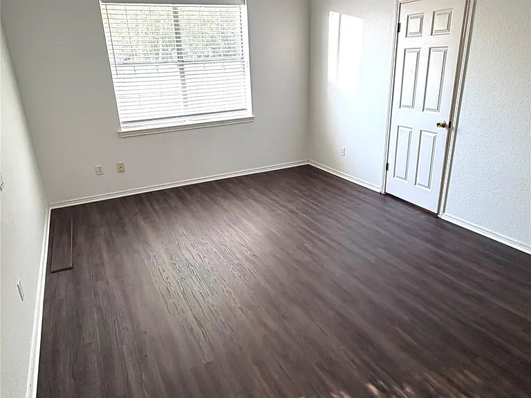 1747 Windy Park Cir — Photo 10