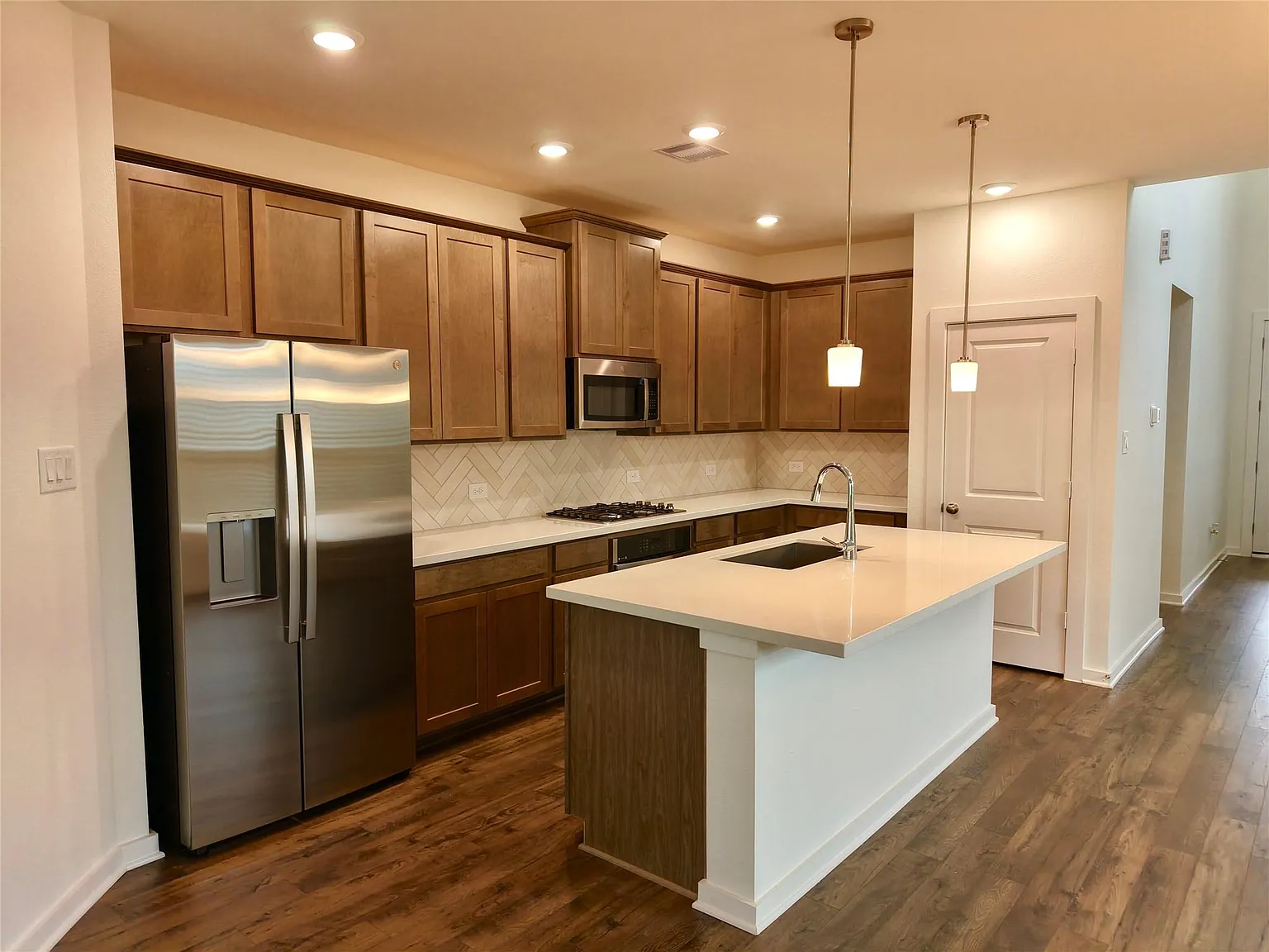 4 bed, 3.5 bath, 2164 sqft, $2,550 — Photo 3
