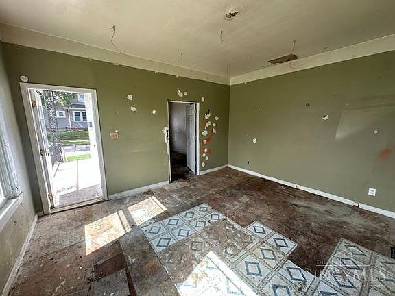5th image of 726 Pine St