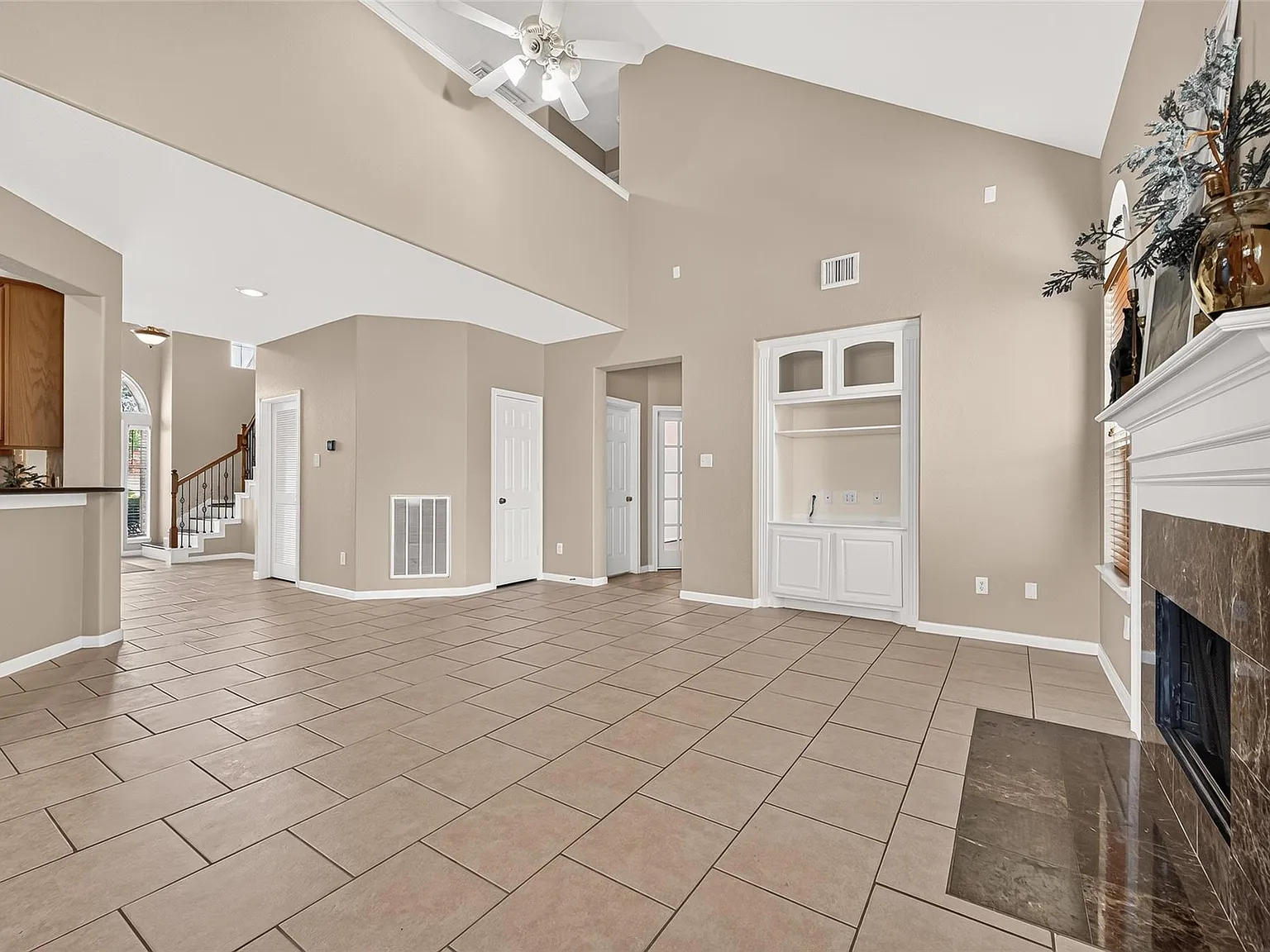 4 bed, 2.5 bath, 2672 sqft, $2,395 — Photo 4