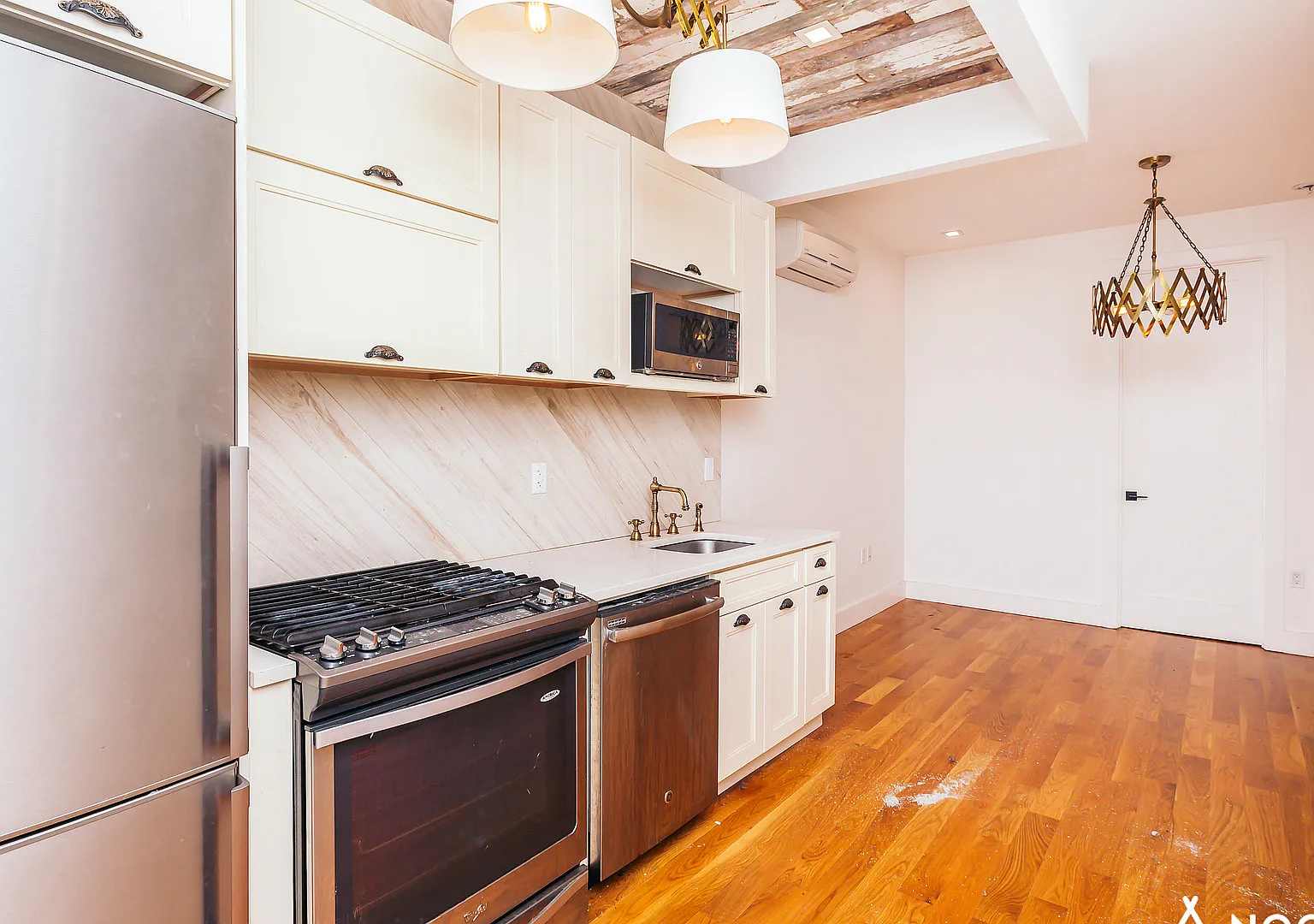 1426 De Kalb Avenue — Photo 2