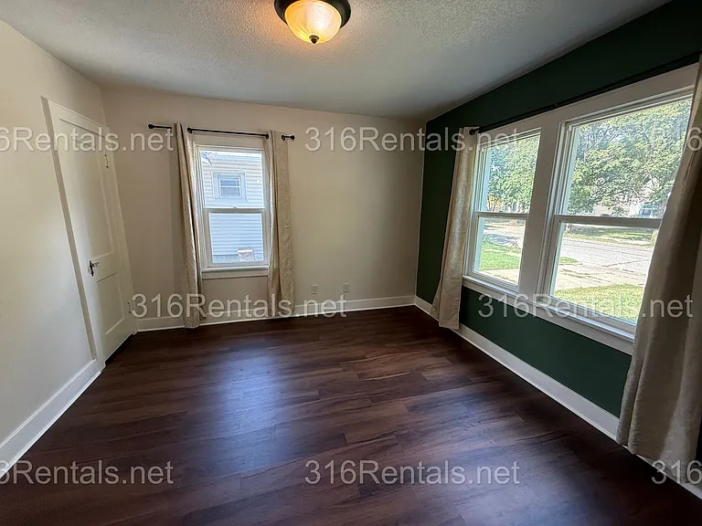 711 S Spruce St — Photo 13