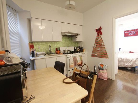 3rd image of 56 Elizabeth St APT 7