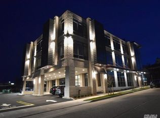 30 Stewart Ave UNIT E, Huntington, NY 11743