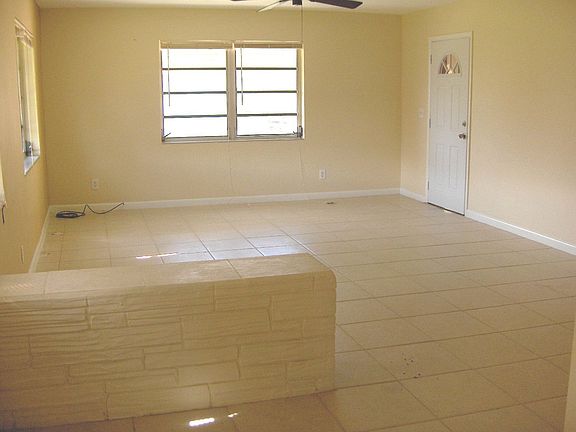 ENTRY VIEW LIVING